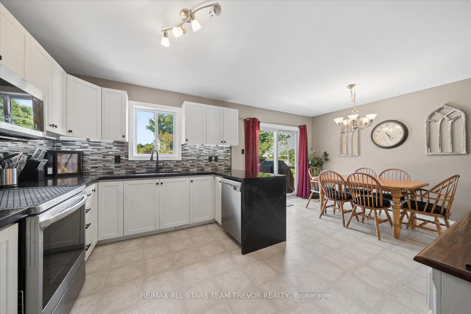 Photo 17 of 16 Evelyn Avenue, Georgina, Keswick North — HOMEH
