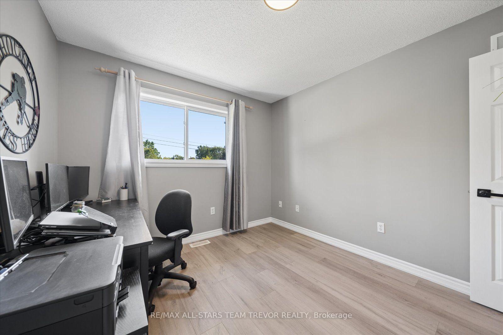 Photo 25 of 16 Evelyn Avenue, Georgina, Keswick North — HOMEH