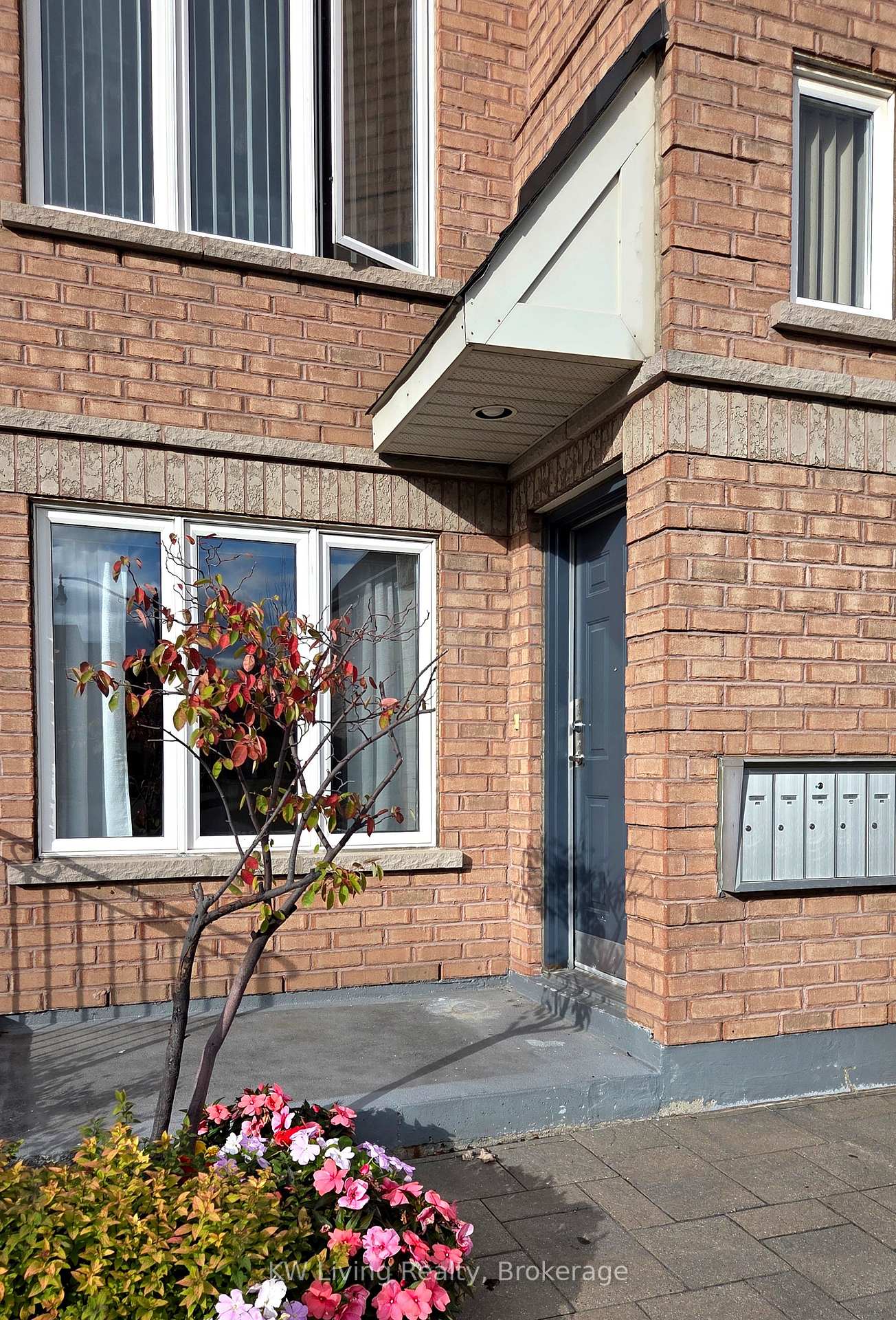 Photo 2 of Unit 101, 80 Aerodrome Crescent, Toronto, Leaside — HOMEH