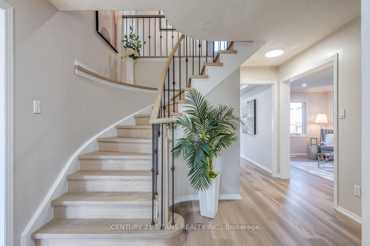 Photo 7 of 20 Millstone Crescent, Whitby, Pringle Creek — HOMEH