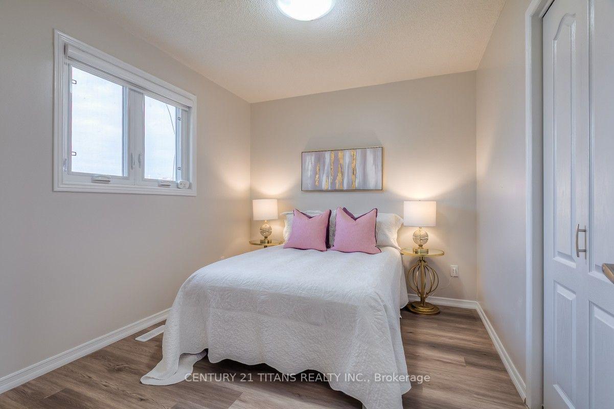 Photo 28 of 20 Millstone Crescent, Whitby, Pringle Creek — HOMEH