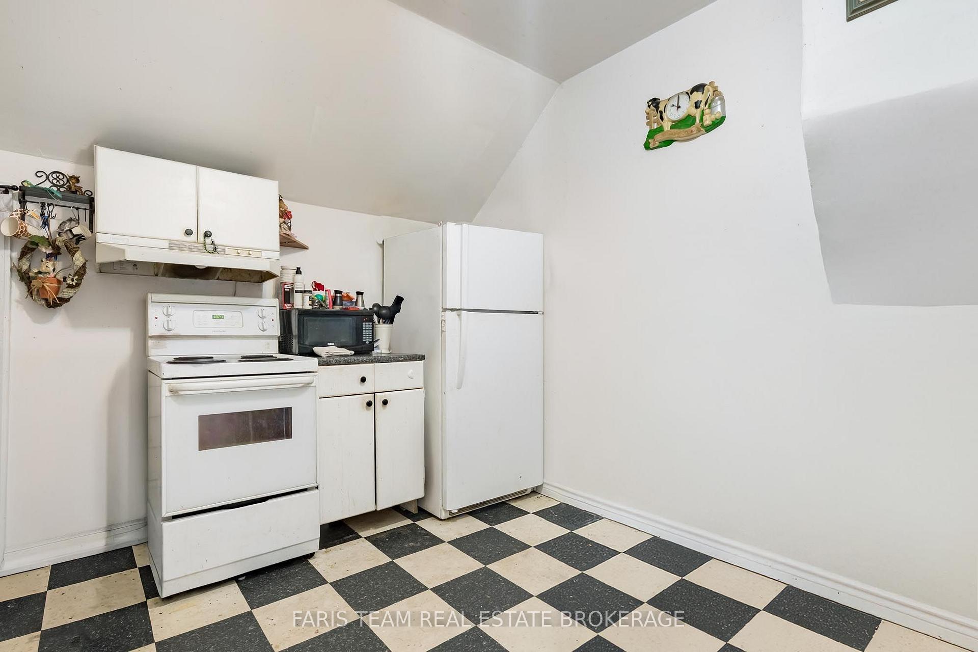 Photo 5 of 116 Albert Street S, Orillia — HOMEH