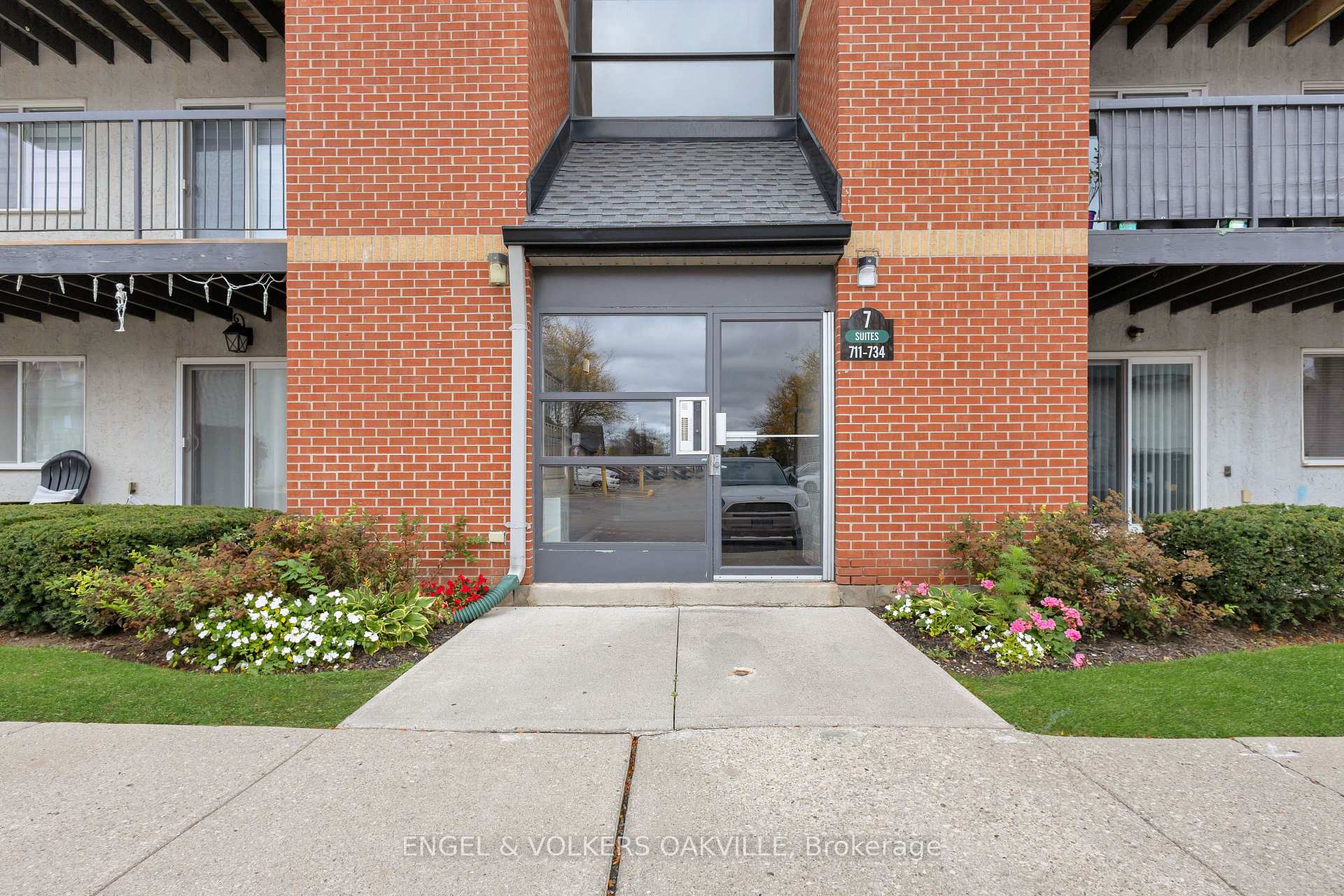 Photo 2 of Unit 712, 1450 Glen Abbey Gate, Oakville, Glen Abbey — HOMEH