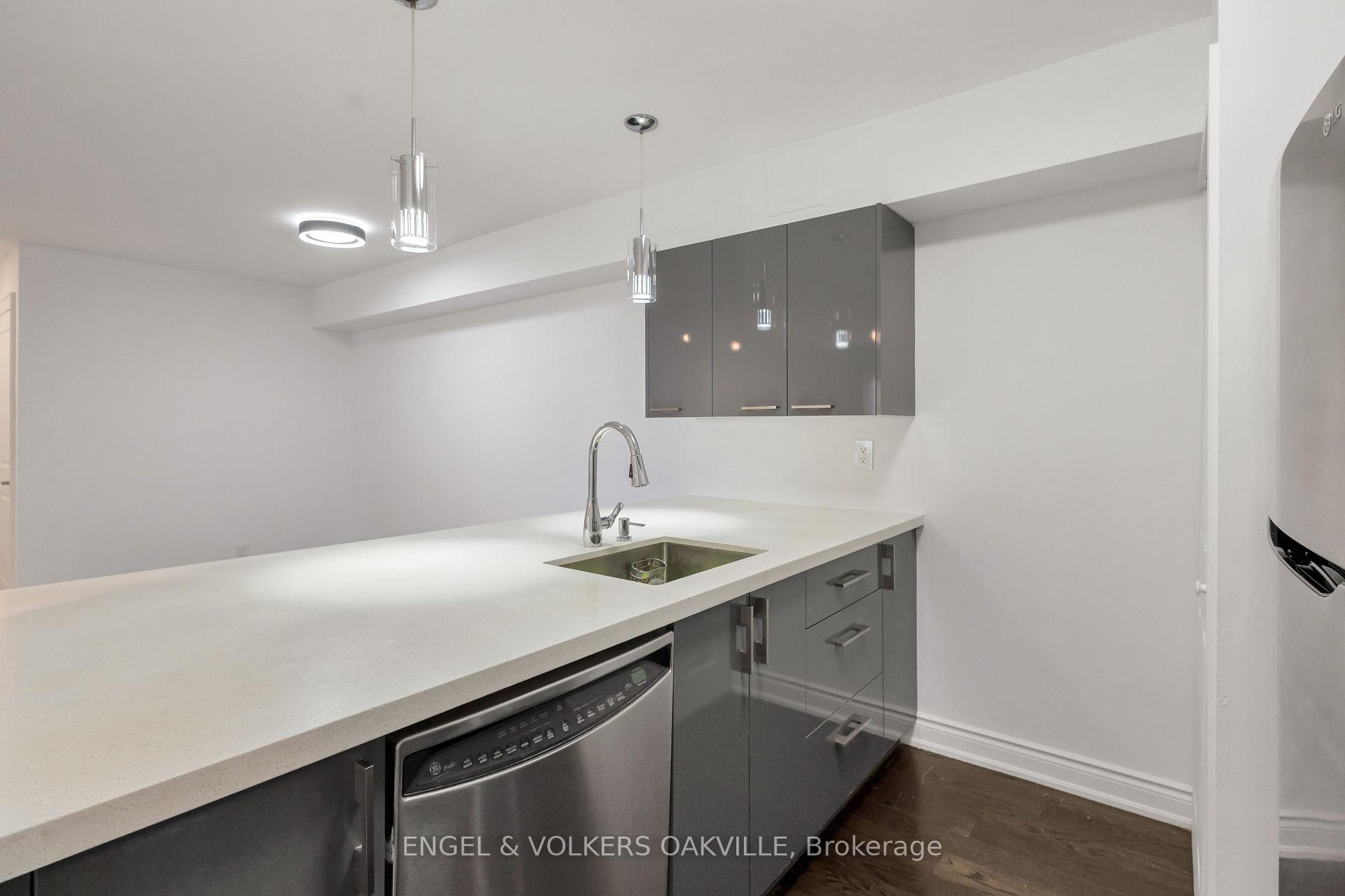 Photo 8 of Unit 712, 1450 Glen Abbey Gate, Oakville, Glen Abbey — HOMEH