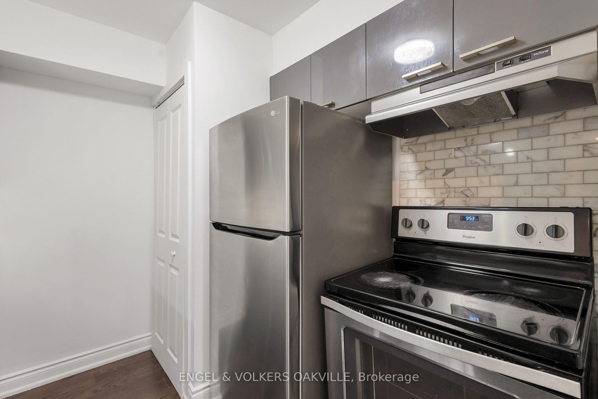 Photo 9 of Unit 712, 1450 Glen Abbey Gate, Oakville, Glen Abbey — HOMEH