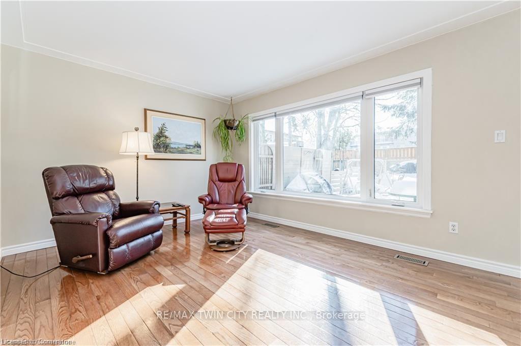 Photo 2 of 15 Greenbrook Drive, Kitchener — HOMEH