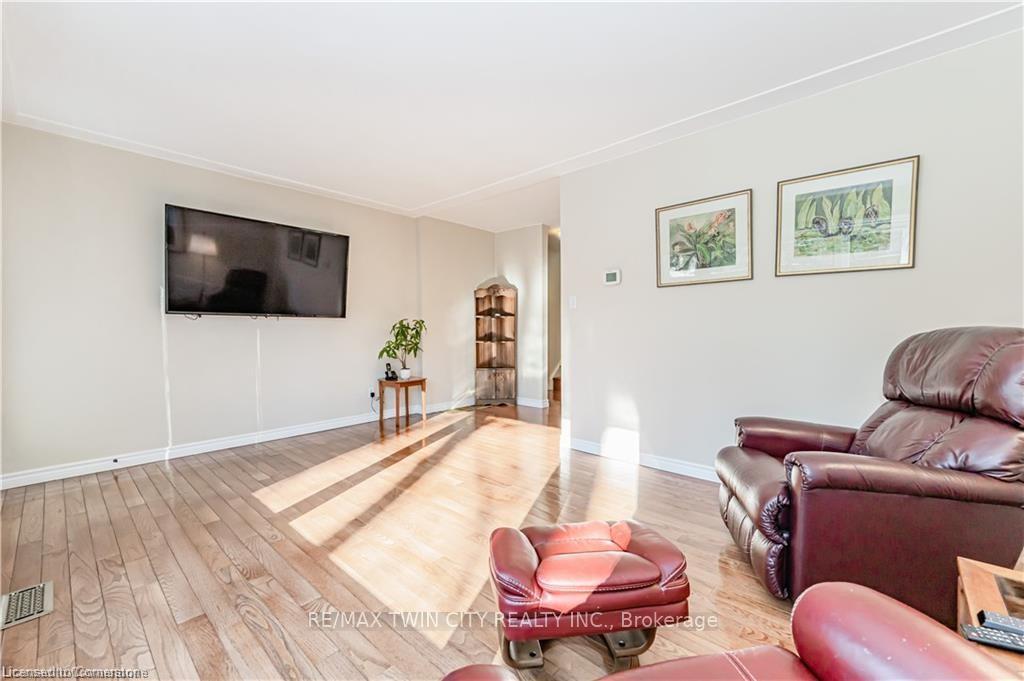 Photo 3 of 15 Greenbrook Drive, Kitchener — HOMEH