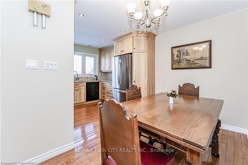 Photo 4 of 15 Greenbrook Drive, Kitchener — HOMEH