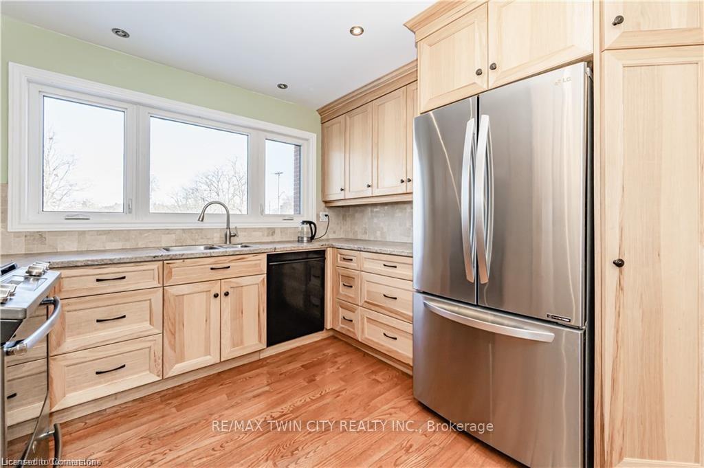 Photo 6 of 15 Greenbrook Drive, Kitchener — HOMEH