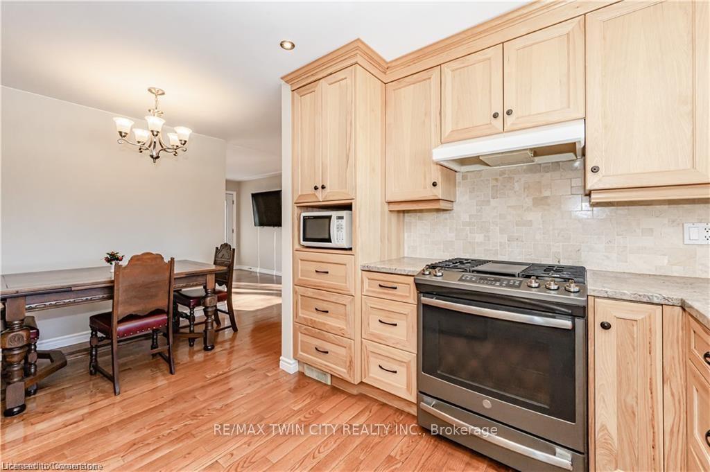 Photo 7 of 15 Greenbrook Drive, Kitchener — HOMEH