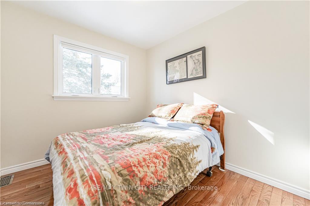 Photo 8 of 15 Greenbrook Drive, Kitchener — HOMEH