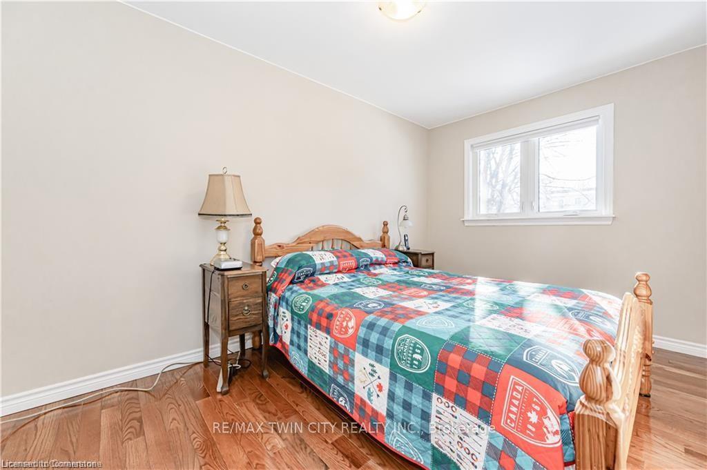 Photo 10 of 15 Greenbrook Drive, Kitchener — HOMEH