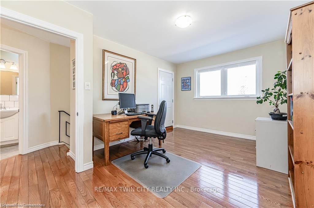 Photo 11 of 15 Greenbrook Drive, Kitchener — HOMEH