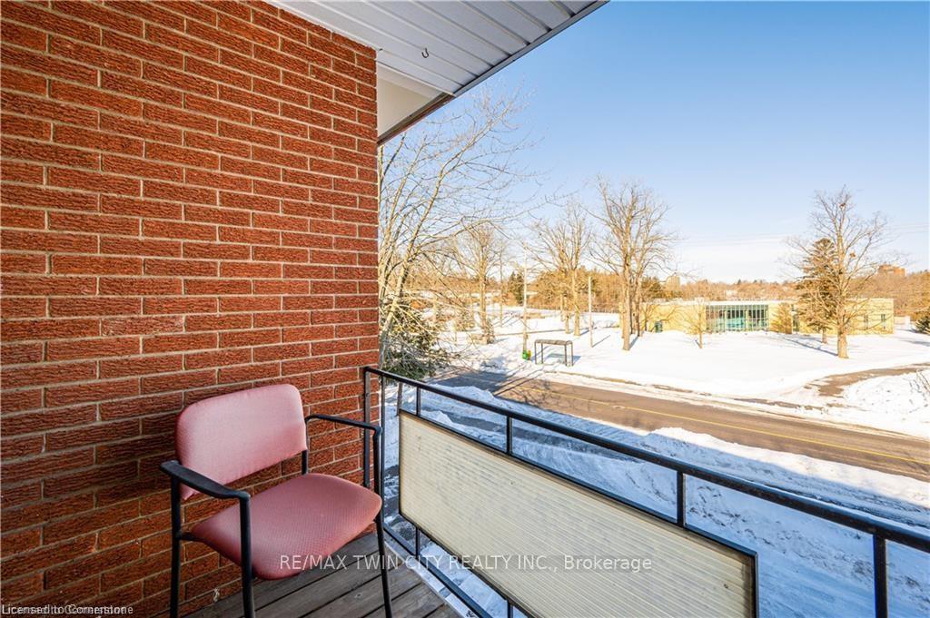 Photo 12 of 15 Greenbrook Drive, Kitchener — HOMEH