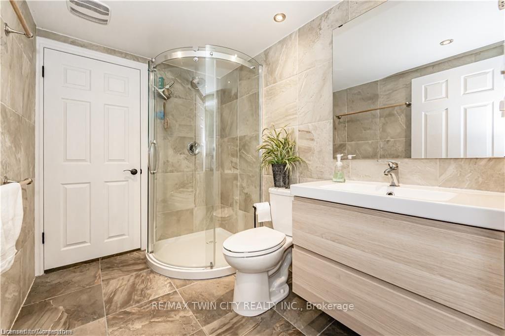 Photo 13 of 15 Greenbrook Drive, Kitchener — HOMEH