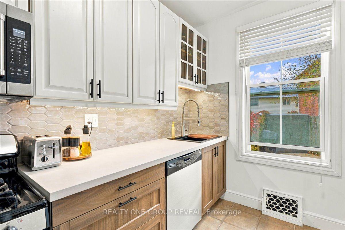 Photo 17 of 27 Ross Street, Barrie, City Centre — HOMEH