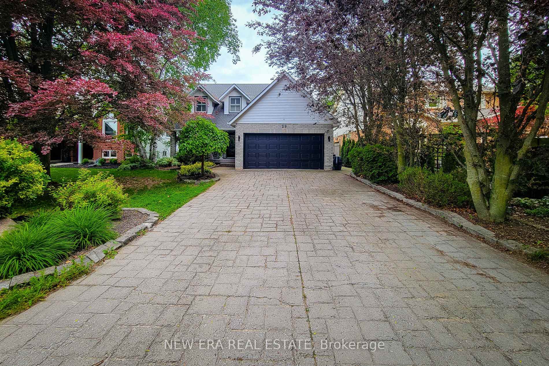 Photo 2 of 29 Woodside Square, Pelham, Fonthill — HOMEH