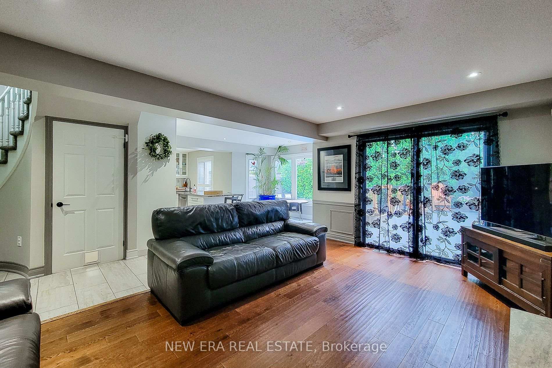 Photo 14 of 29 Woodside Square, Pelham, Fonthill — HOMEH