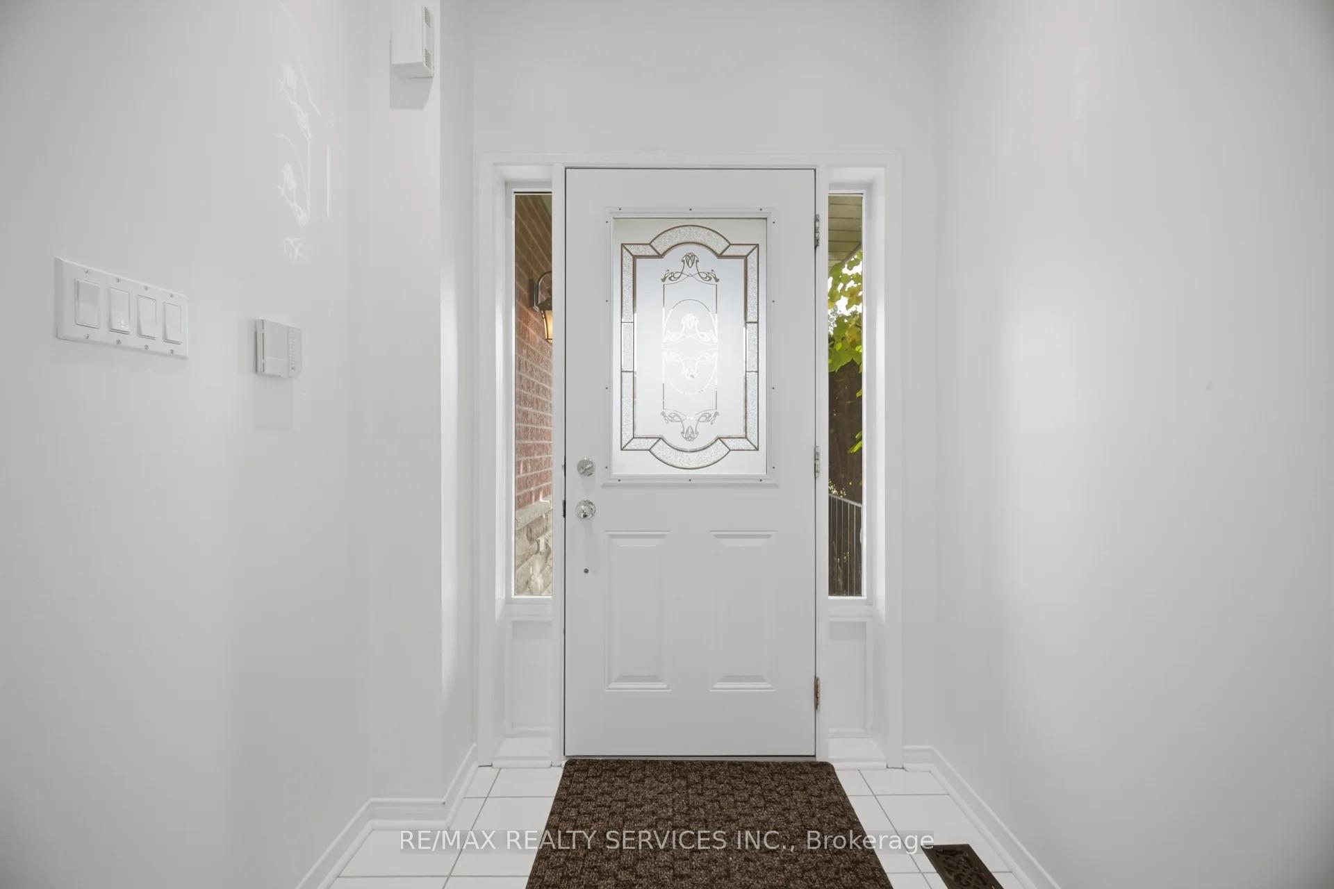 Photo 5 of 582 Plantation Gate, Newmarket, Summerhill Estates — HOMEH