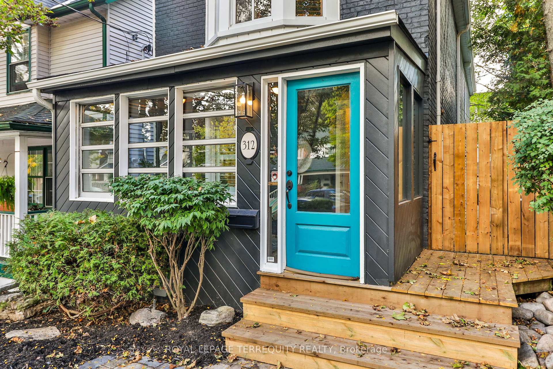 Photo 4 of 312 Kenilworth Avenue, Toronto, The Beaches — HOMEH
