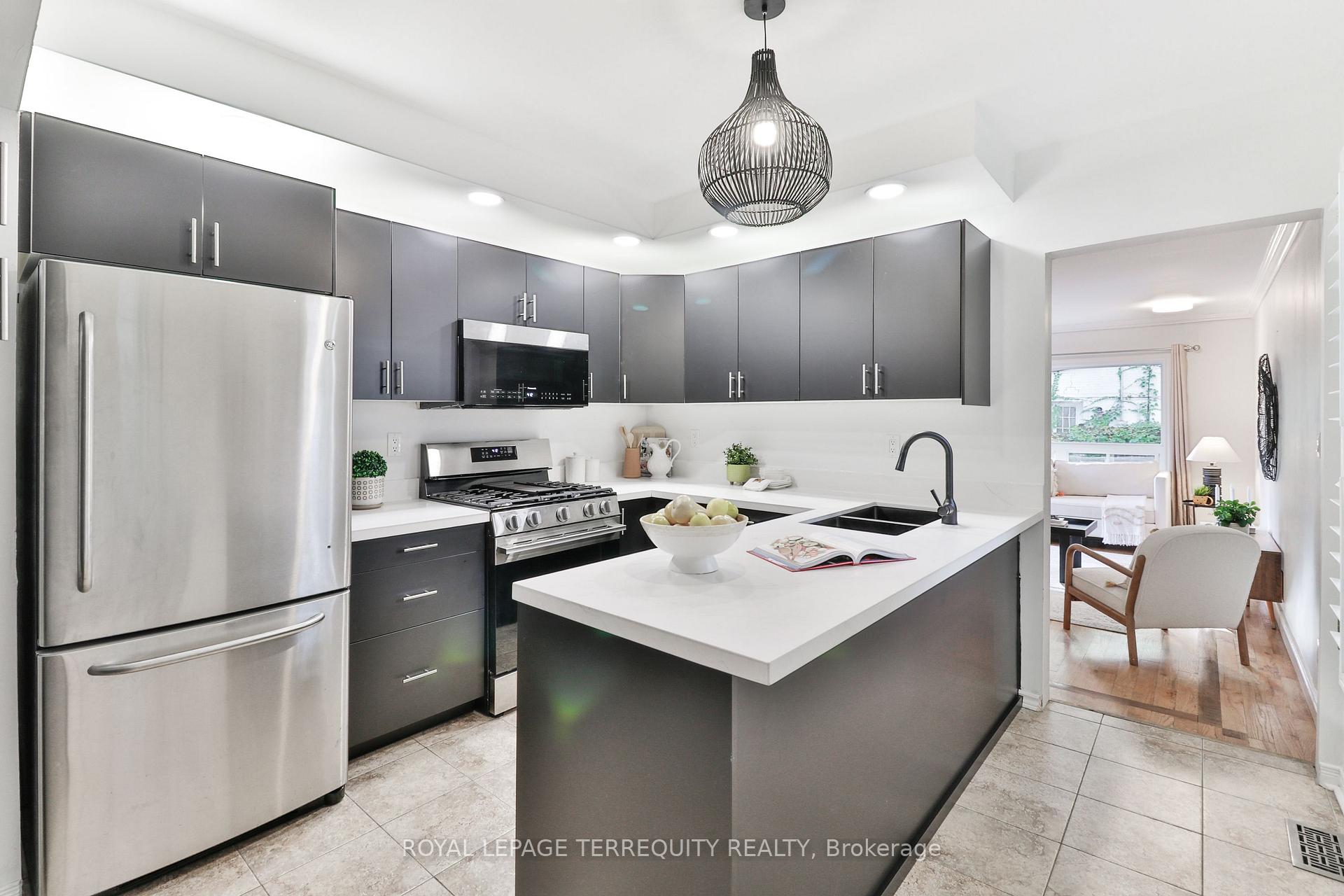 Photo 16 of 312 Kenilworth Avenue, Toronto, The Beaches — HOMEH
