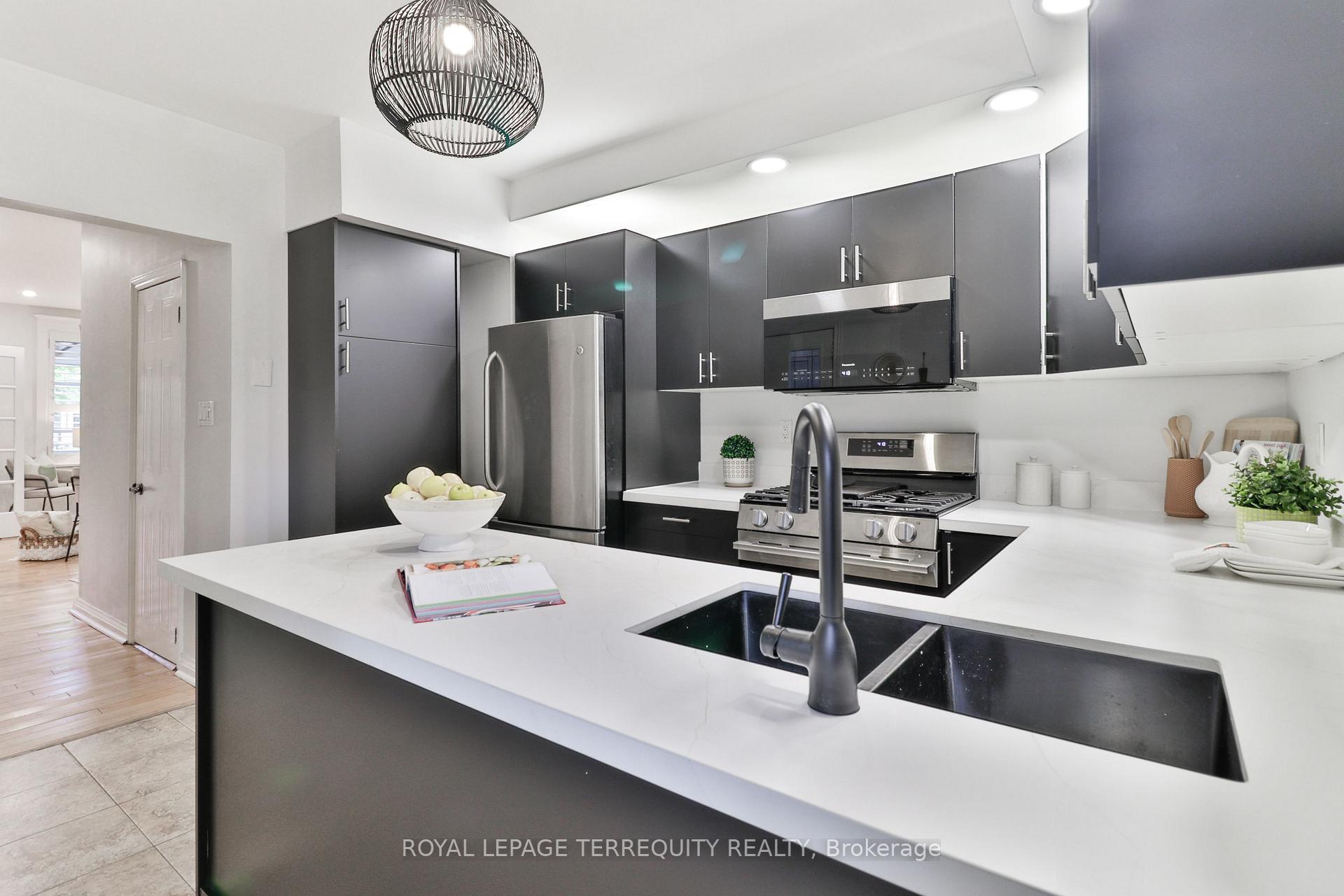 Photo 17 of 312 Kenilworth Avenue, Toronto, The Beaches — HOMEH