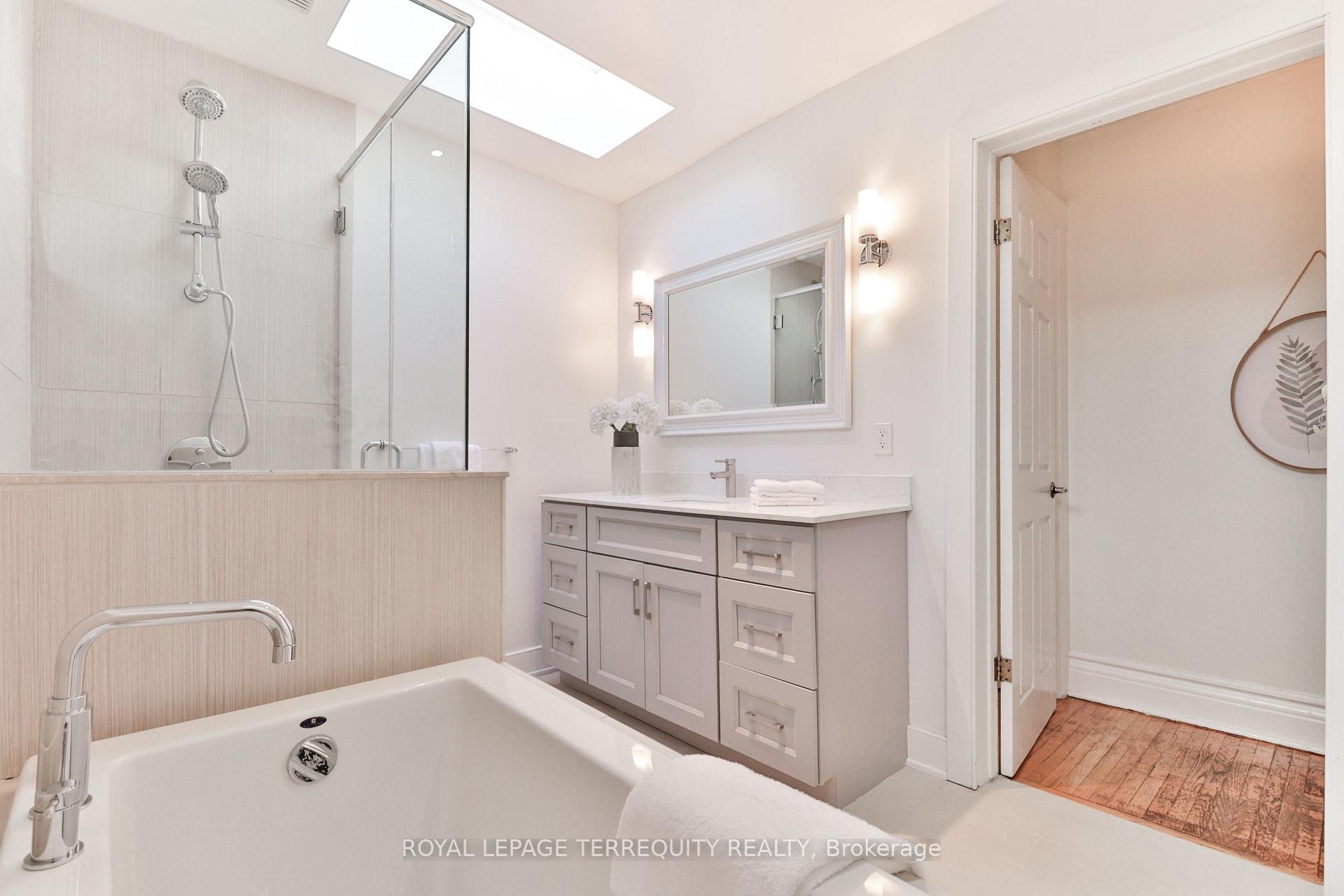 Photo 31 of 312 Kenilworth Avenue, Toronto, The Beaches — HOMEH