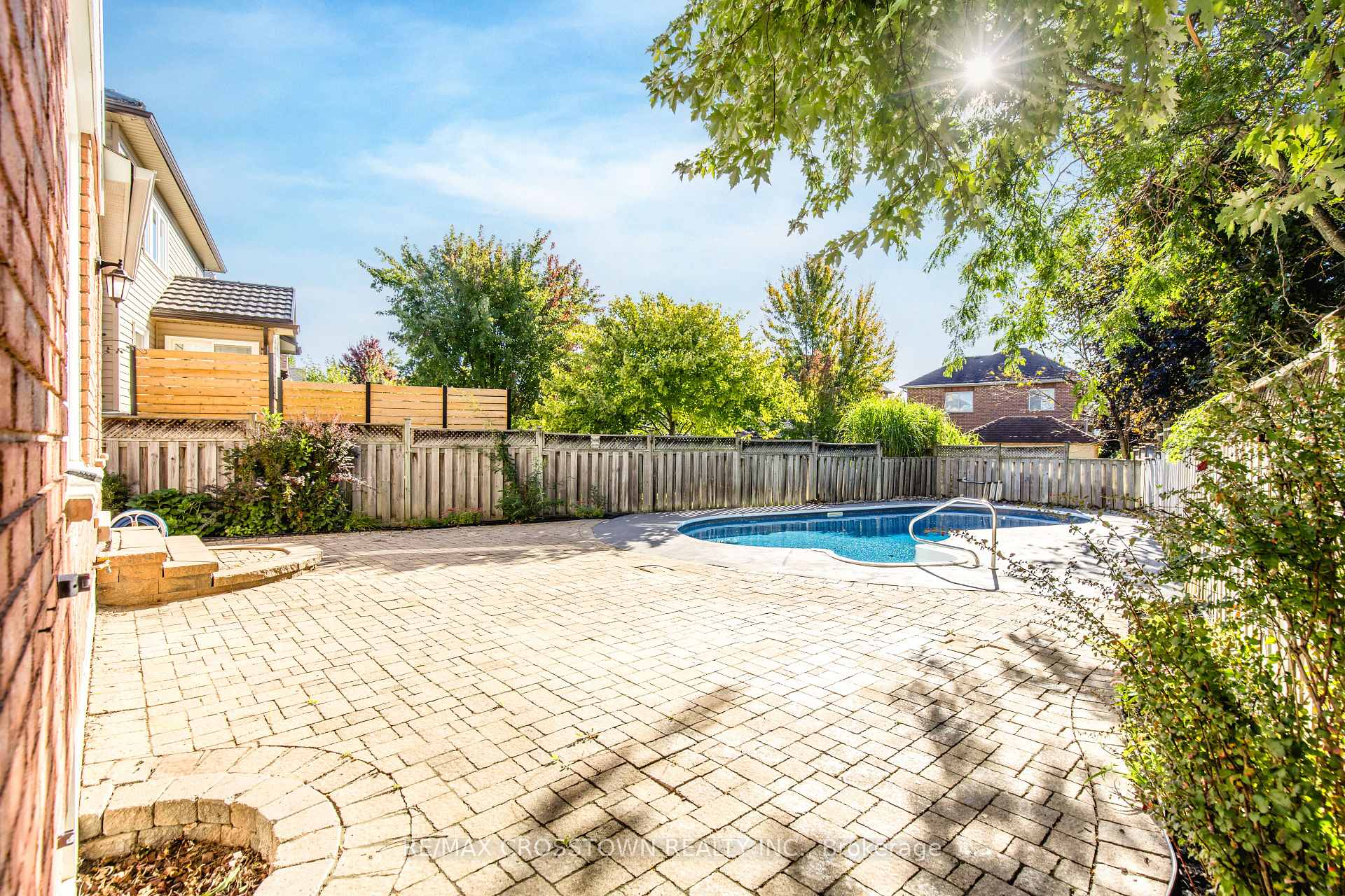 Photo 3 of 62 Windsor Crescent, Barrie, Innis-Shore — HOMEH