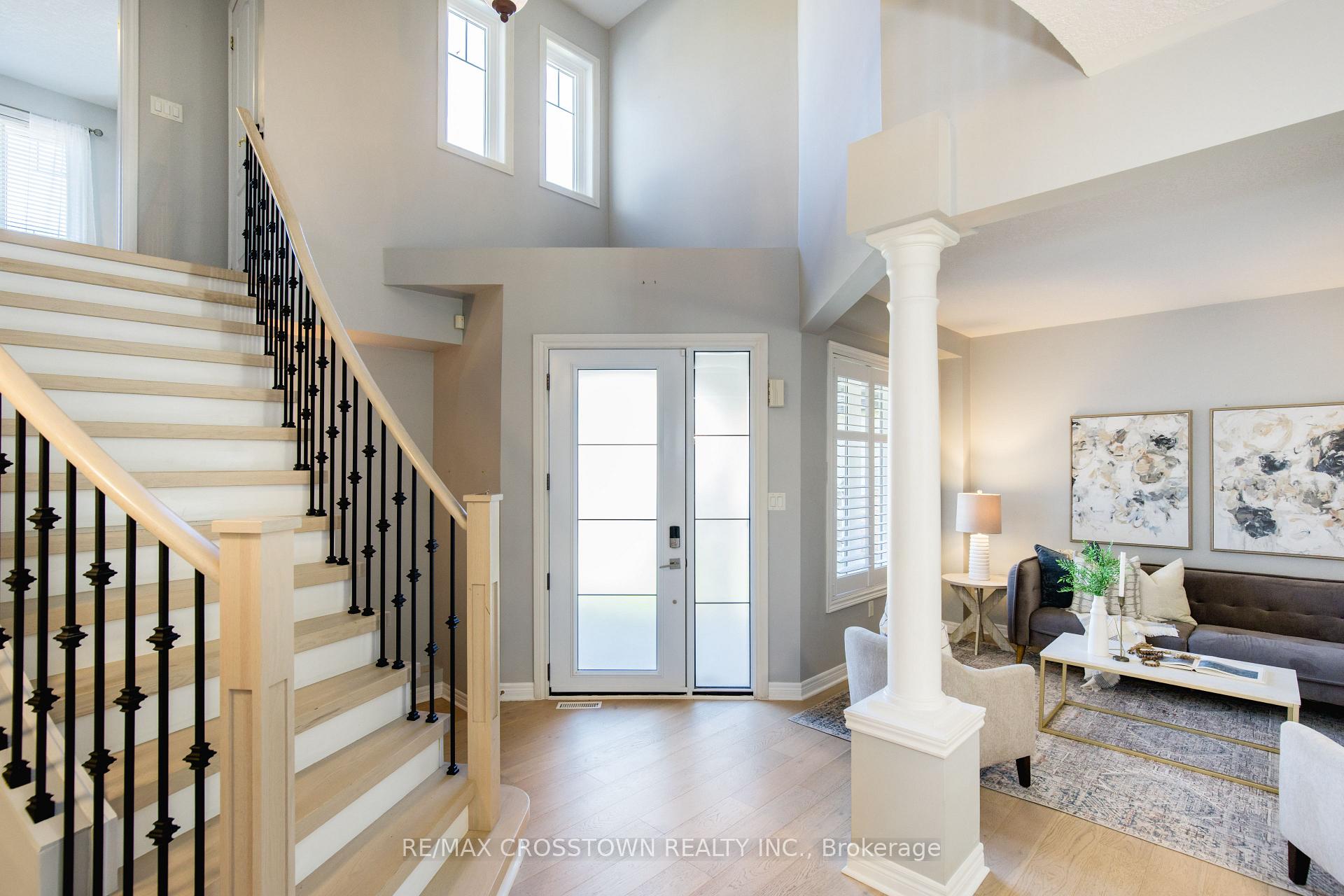Photo 4 of 62 Windsor Crescent, Barrie, Innis-Shore — HOMEH