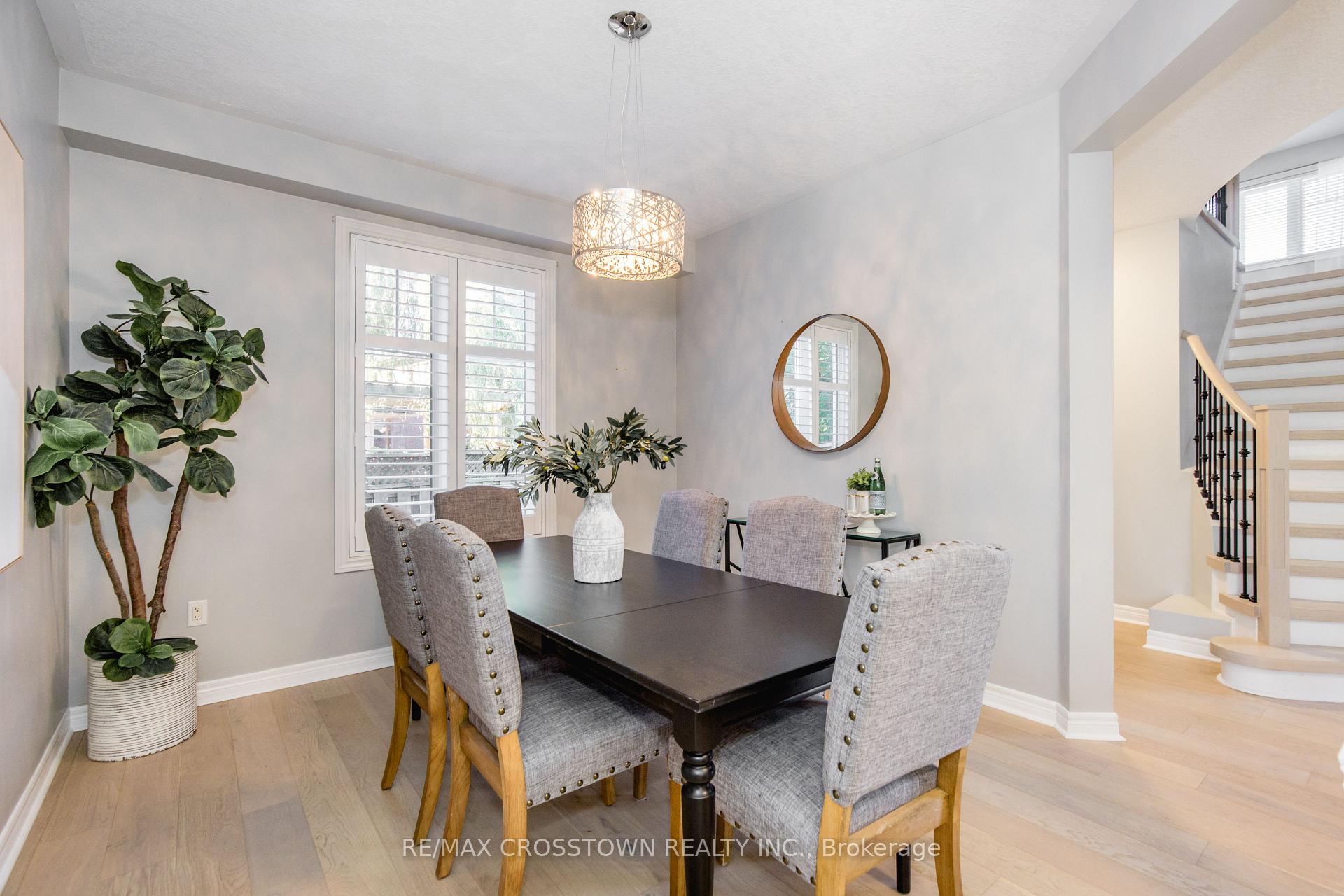 Photo 8 of 62 Windsor Crescent, Barrie, Innis-Shore — HOMEH