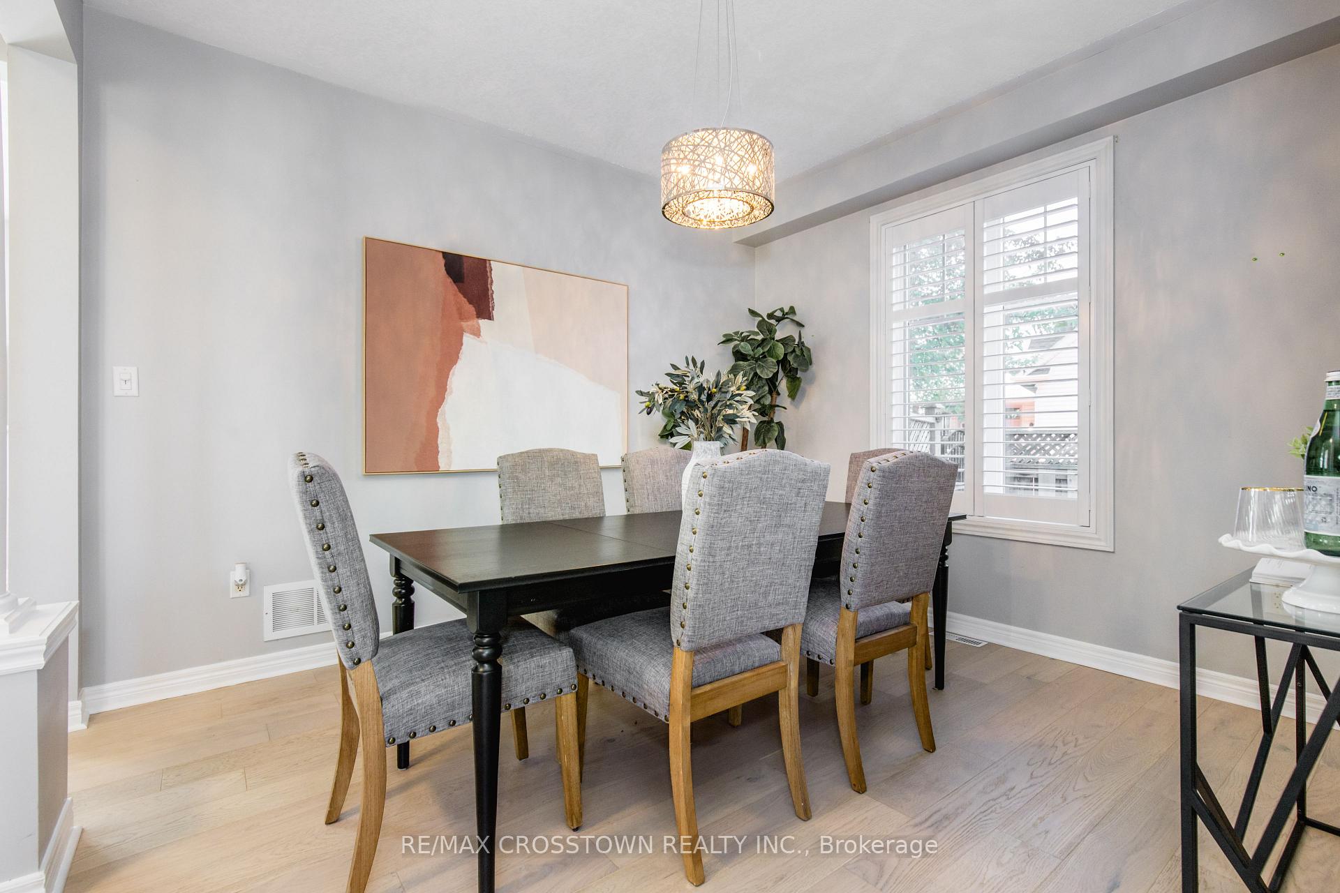 Photo 9 of 62 Windsor Crescent, Barrie, Innis-Shore — HOMEH