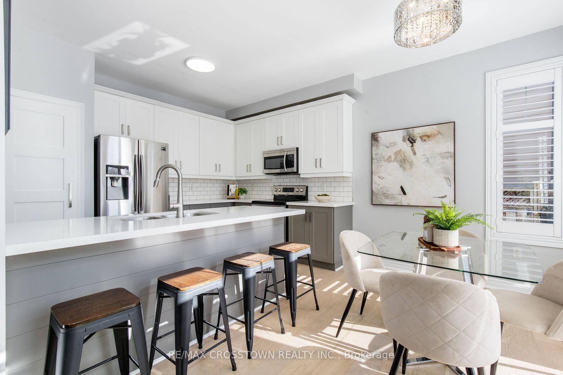 Photo 10 of 62 Windsor Crescent, Barrie, Innis-Shore — HOMEH