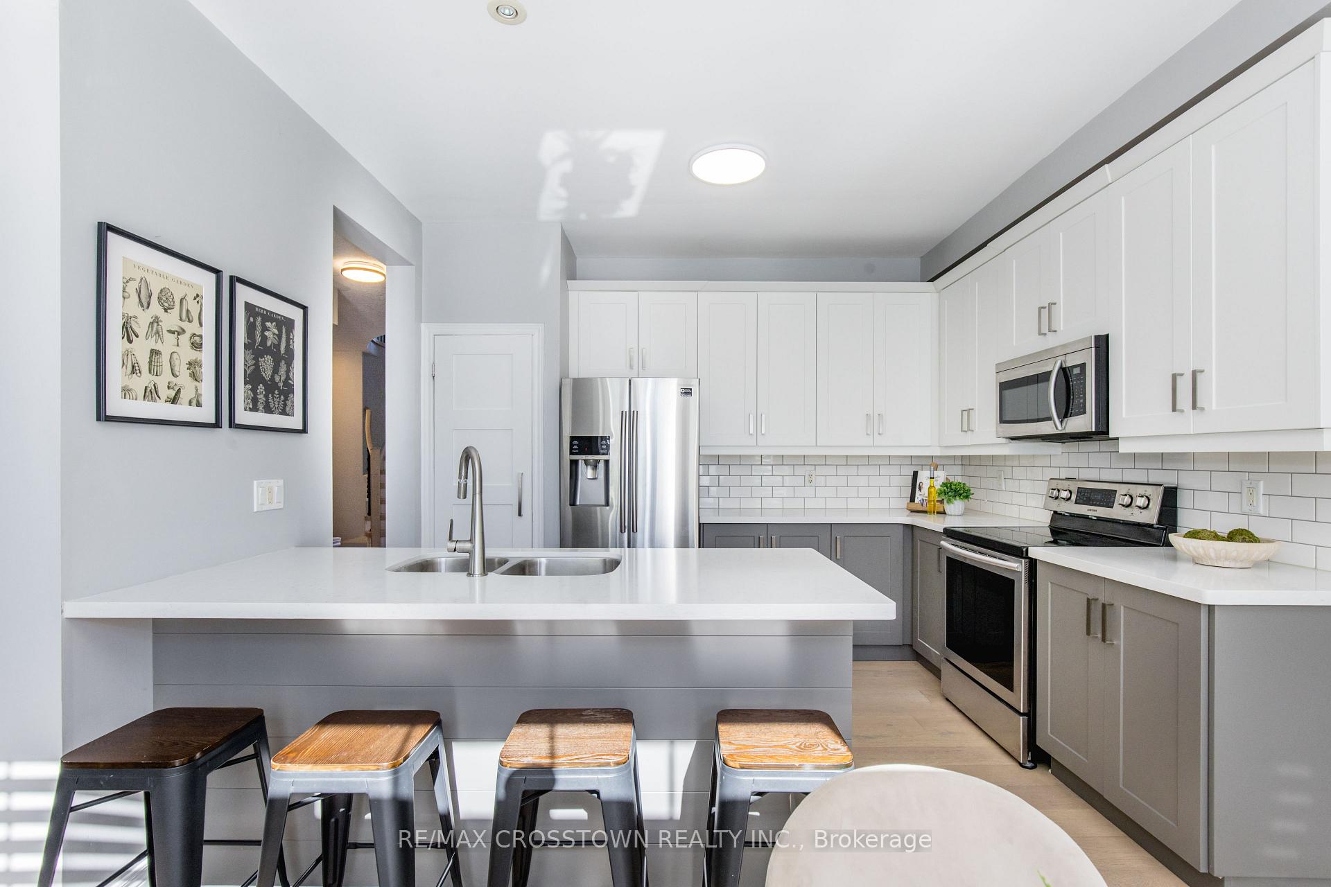 Photo 11 of 62 Windsor Crescent, Barrie, Innis-Shore — HOMEH