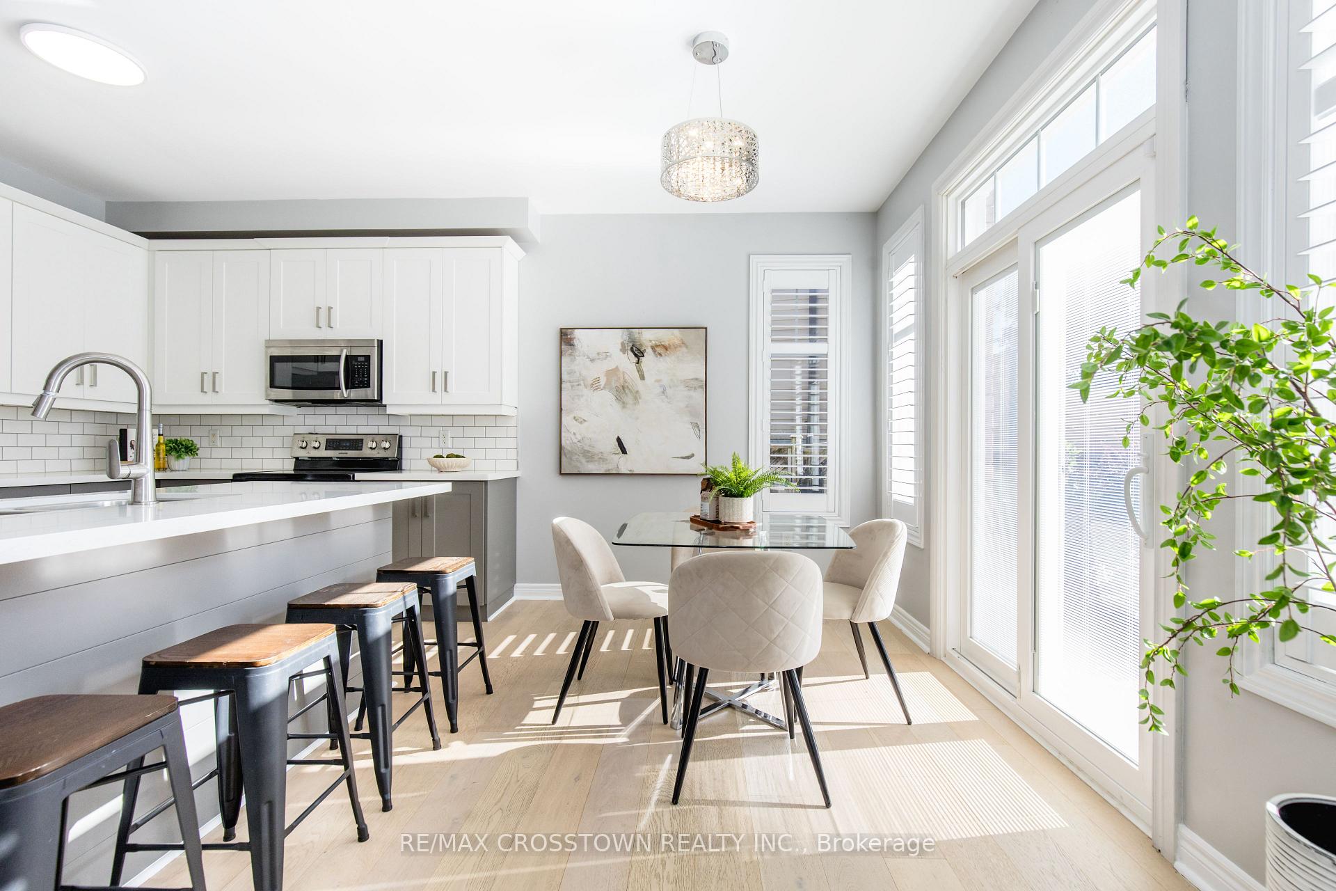 Photo 14 of 62 Windsor Crescent, Barrie, Innis-Shore — HOMEH