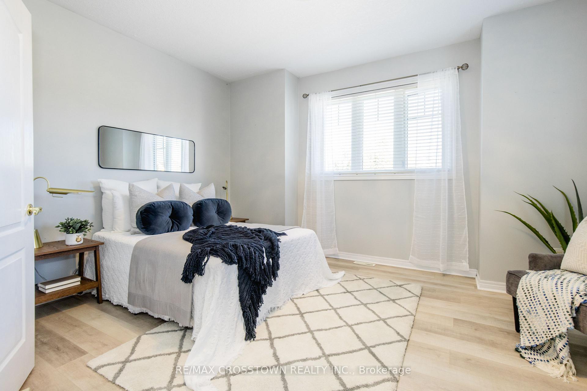 Photo 17 of 62 Windsor Crescent, Barrie, Innis-Shore — HOMEH
