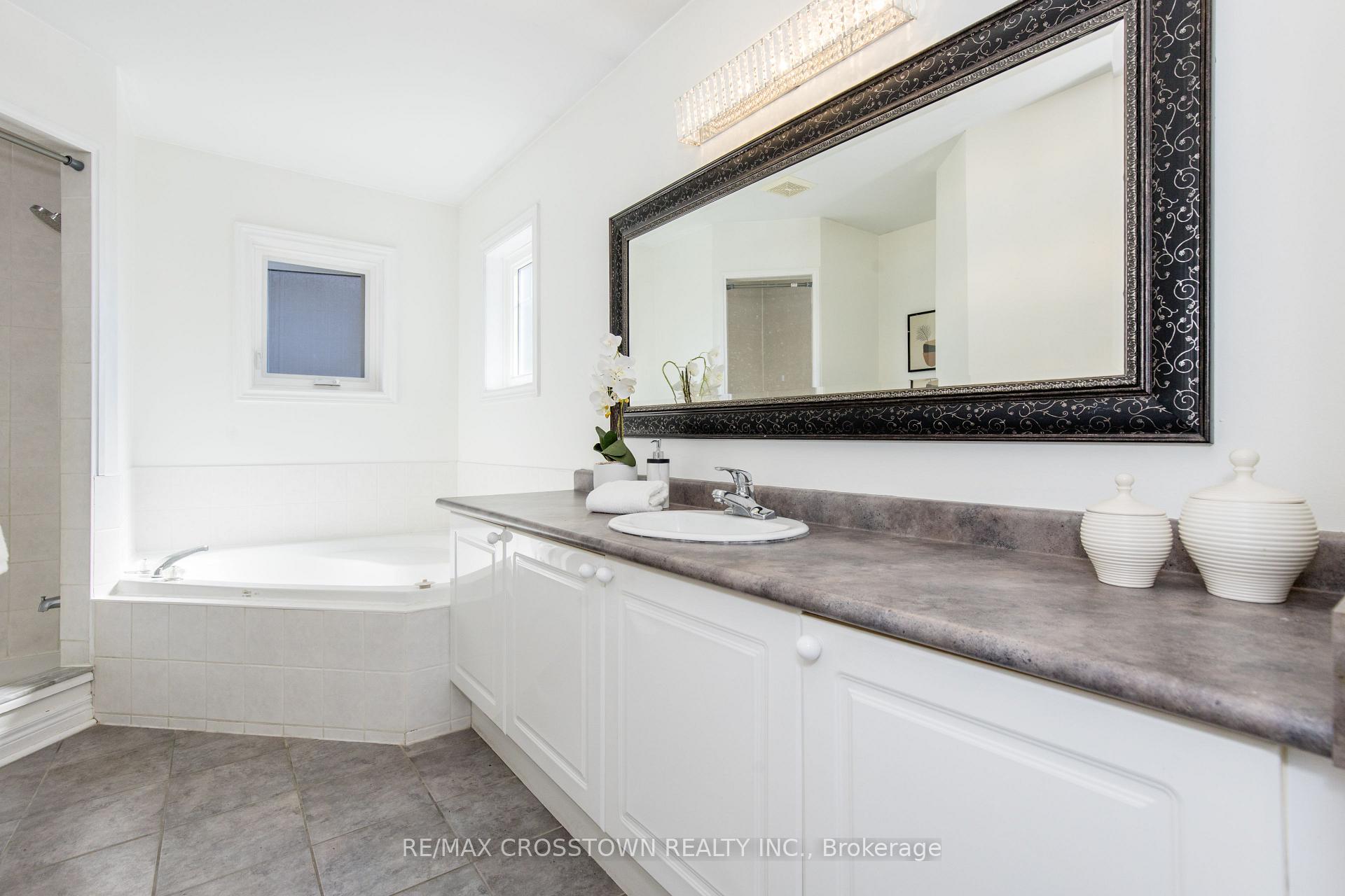 Photo 25 of 62 Windsor Crescent, Barrie, Innis-Shore — HOMEH