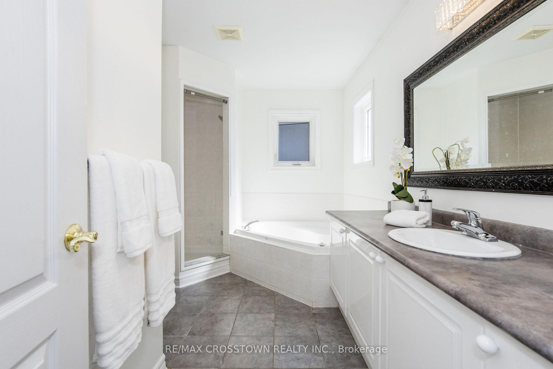 Photo 26 of 62 Windsor Crescent, Barrie, Innis-Shore — HOMEH