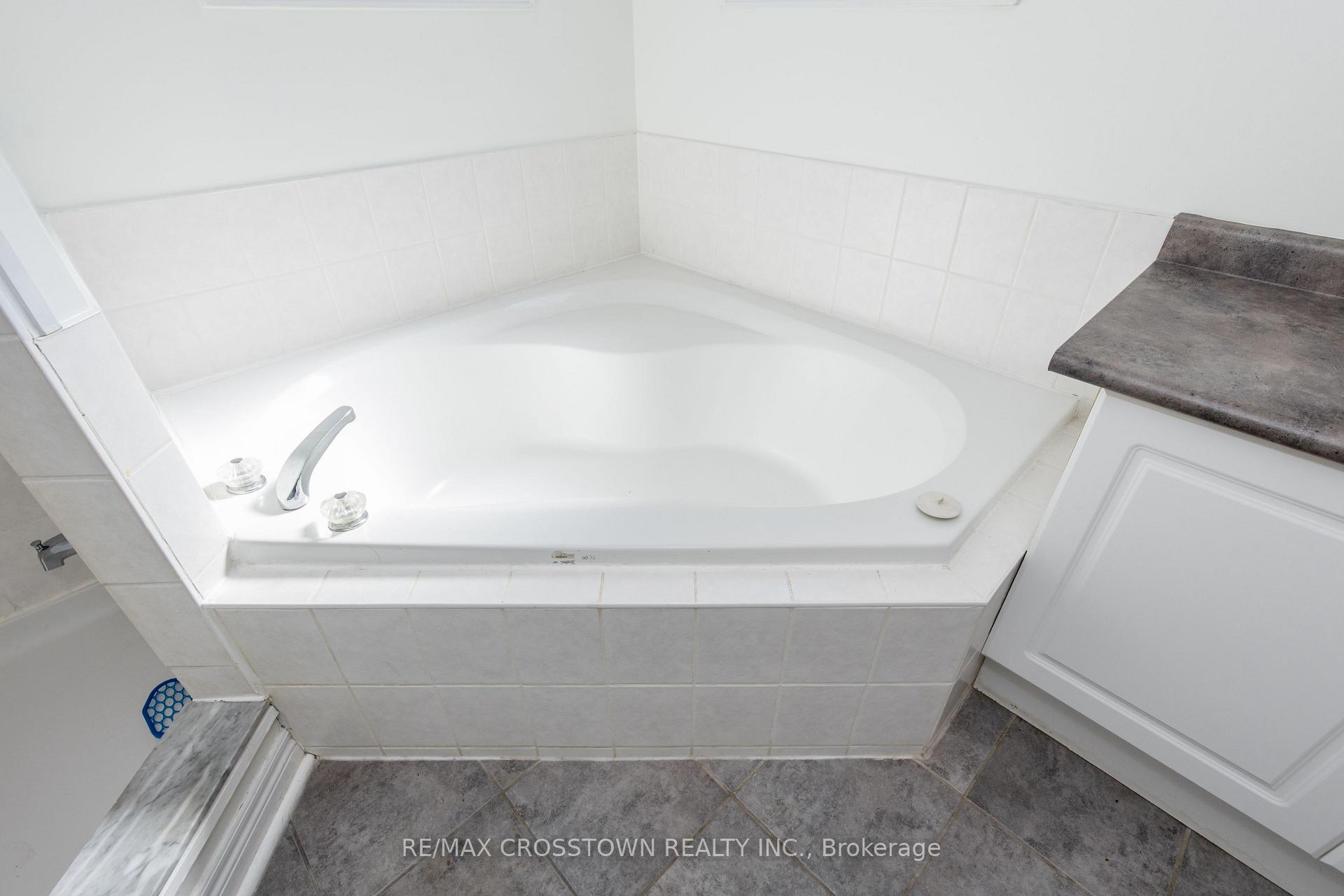 Photo 27 of 62 Windsor Crescent, Barrie, Innis-Shore — HOMEH