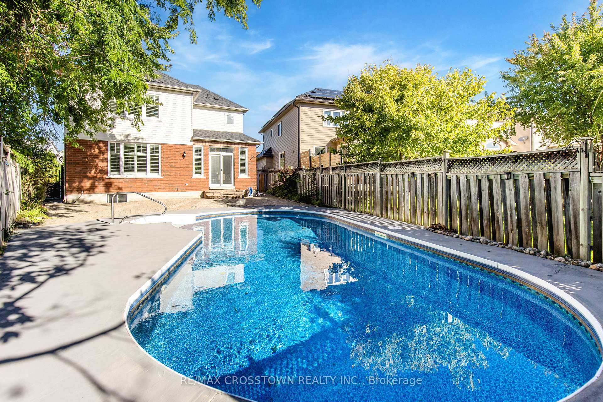 Photo 31 of 62 Windsor Crescent, Barrie, Innis-Shore — HOMEH