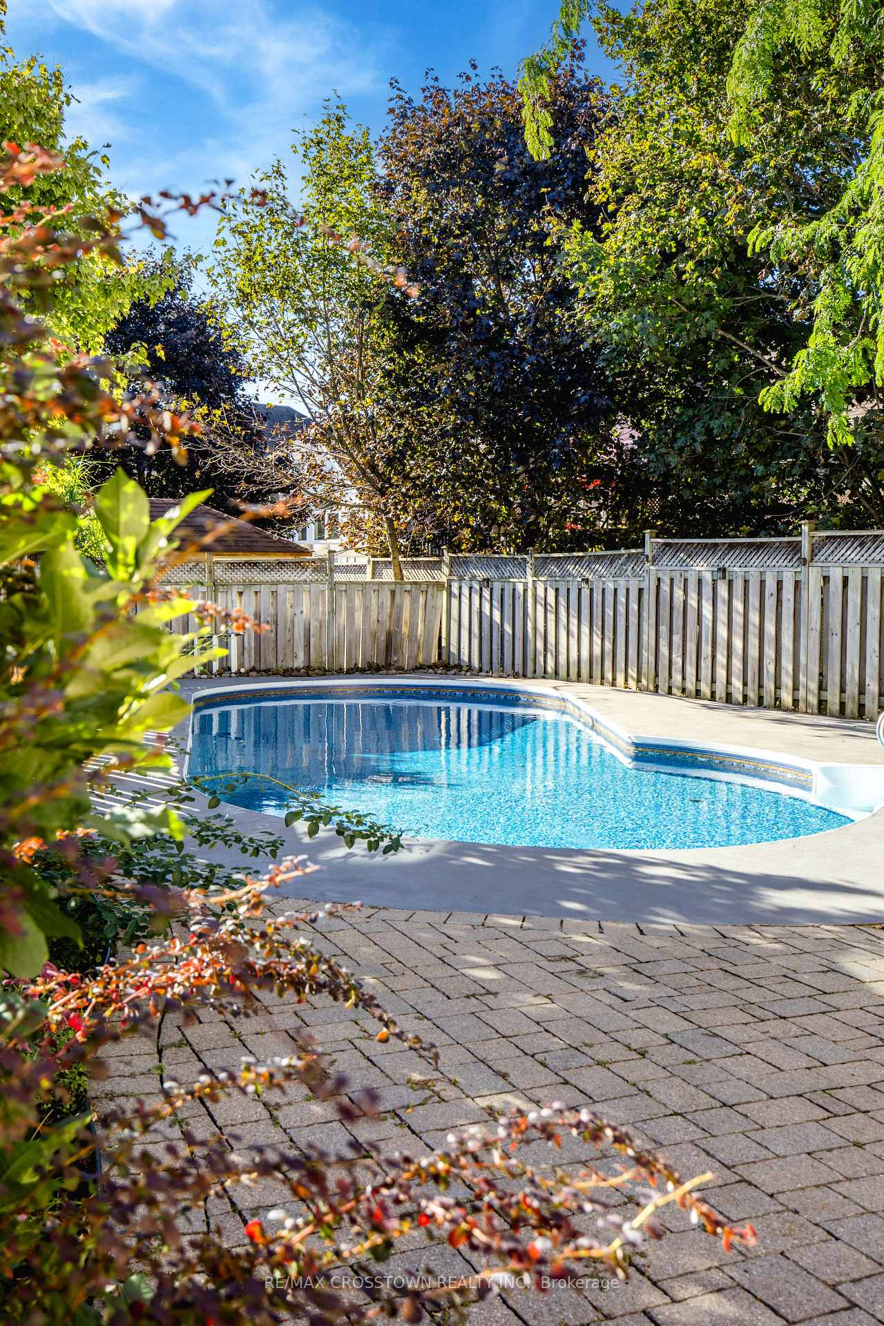 Photo 32 of 62 Windsor Crescent, Barrie, Innis-Shore — HOMEH
