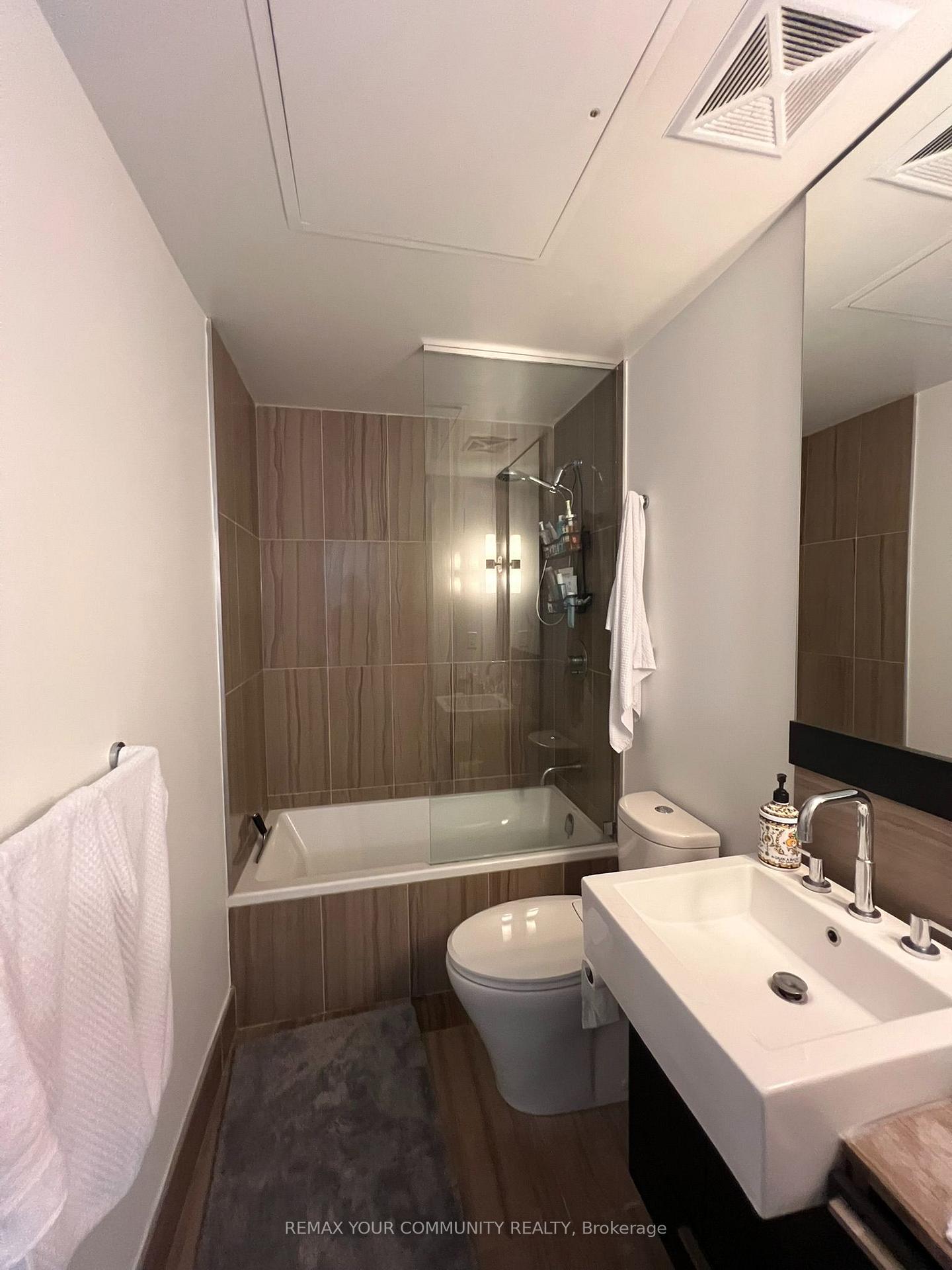 Photo 11 of Unit U2707, 88 Blue Jays Way, Toronto, Waterfront Communities — HOMEH