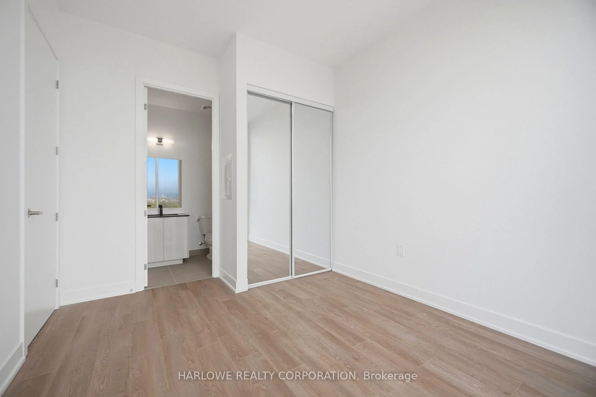 Photo 10 of Unit 907, 2088 James Street, Burlington, Brant — HOMEH