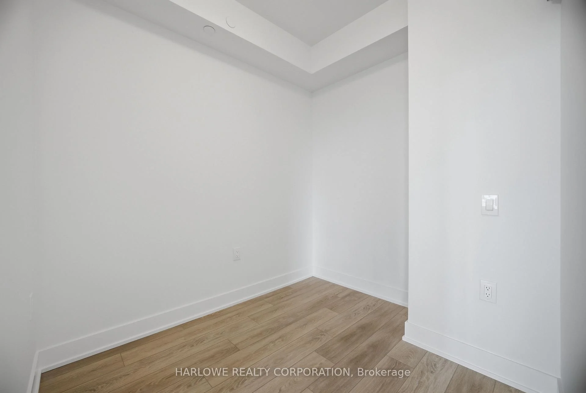 Photo 33 of Unit 907, 2088 James Street, Burlington, Brant — HOMEH