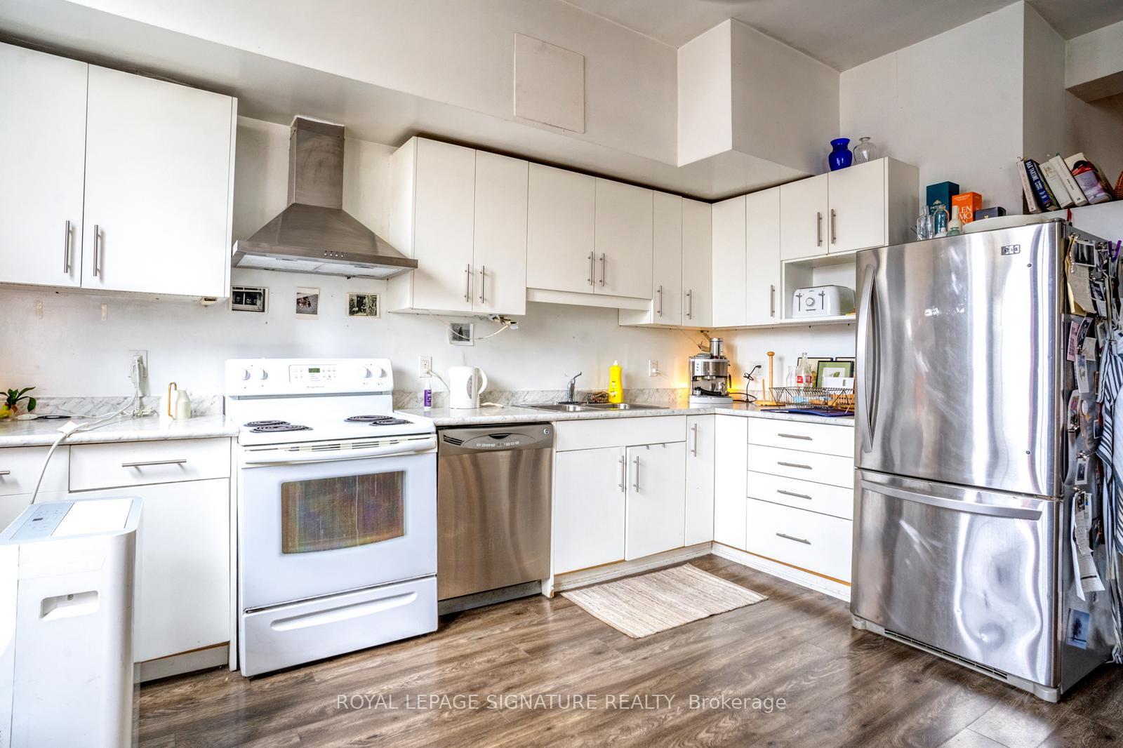 Photo 4 of Unit Upper/Rear, 926 King Street, Toronto, Niagara — HOMEH