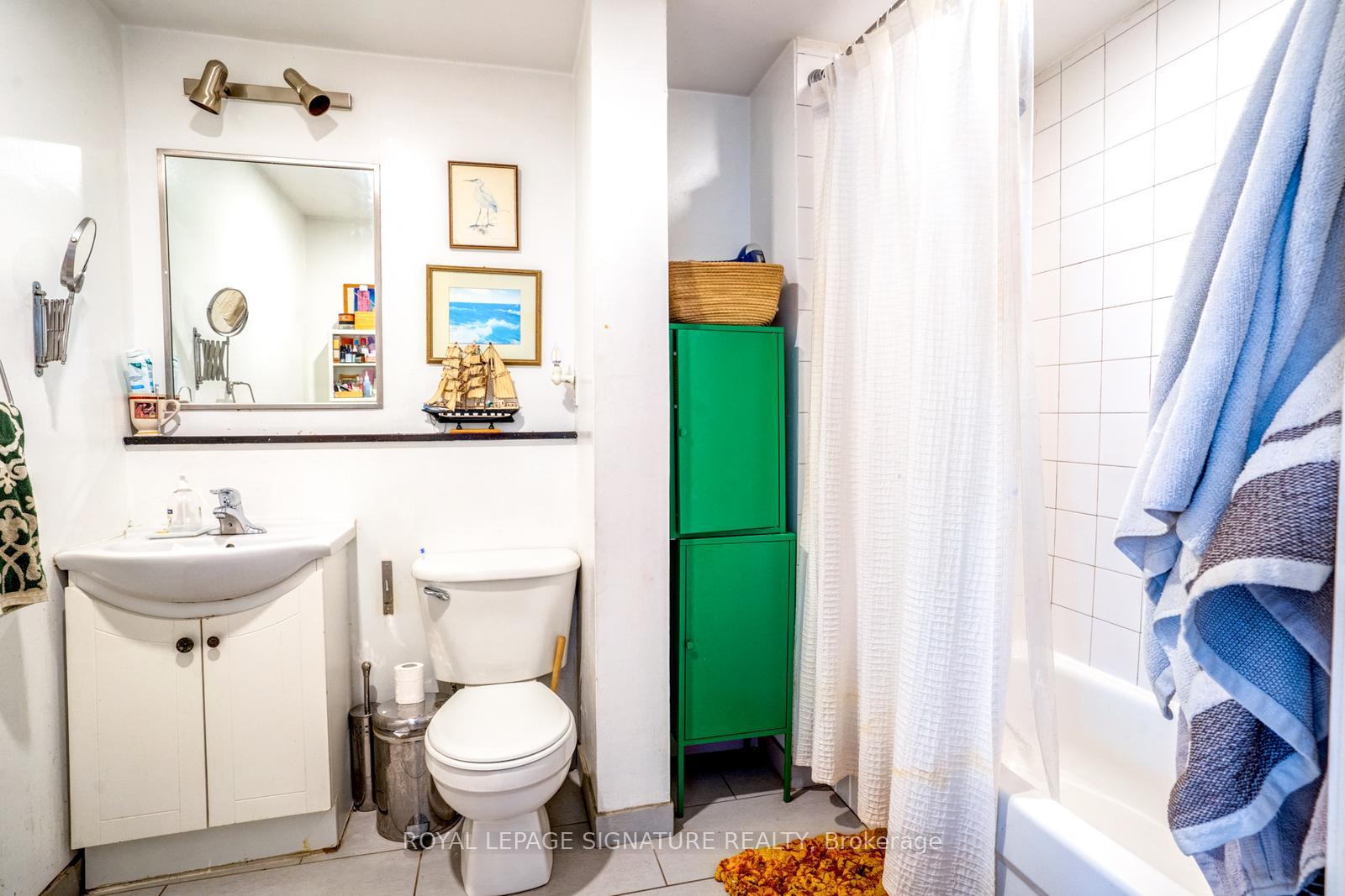 Photo 6 of Unit Upper/Rear, 926 King Street, Toronto, Niagara — HOMEH