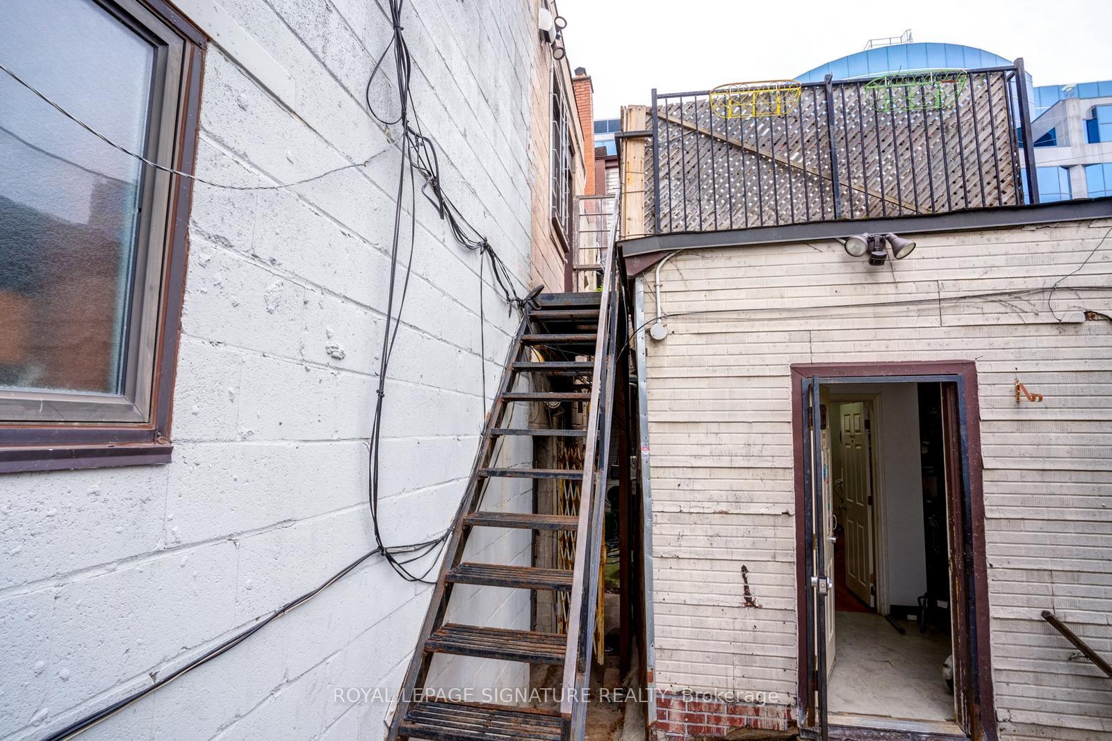 Photo 9 of Unit Upper/Rear, 926 King Street, Toronto, Niagara — HOMEH