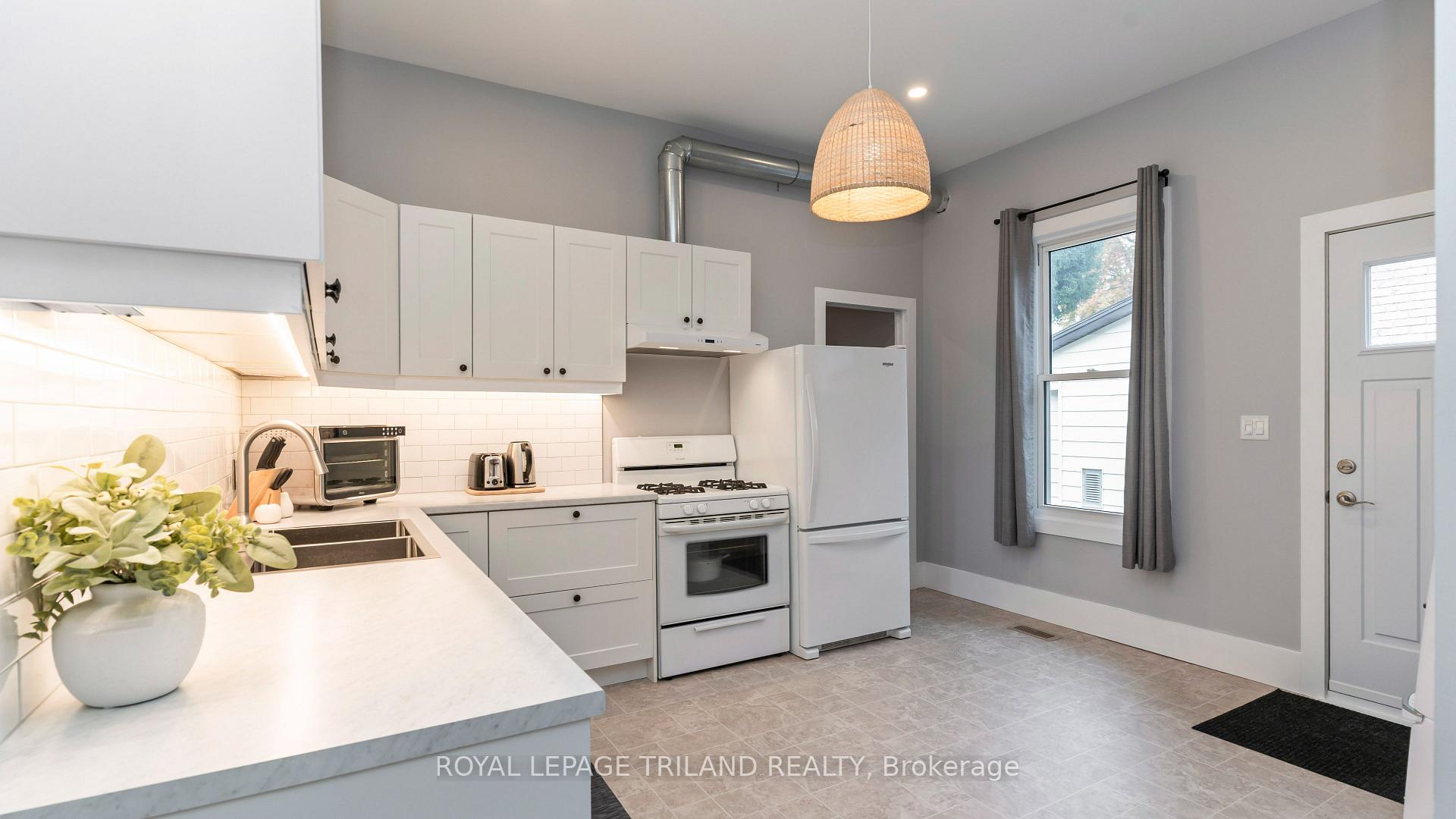 Photo 15 of 282 Ross Street, St. Thomas — HOMEH