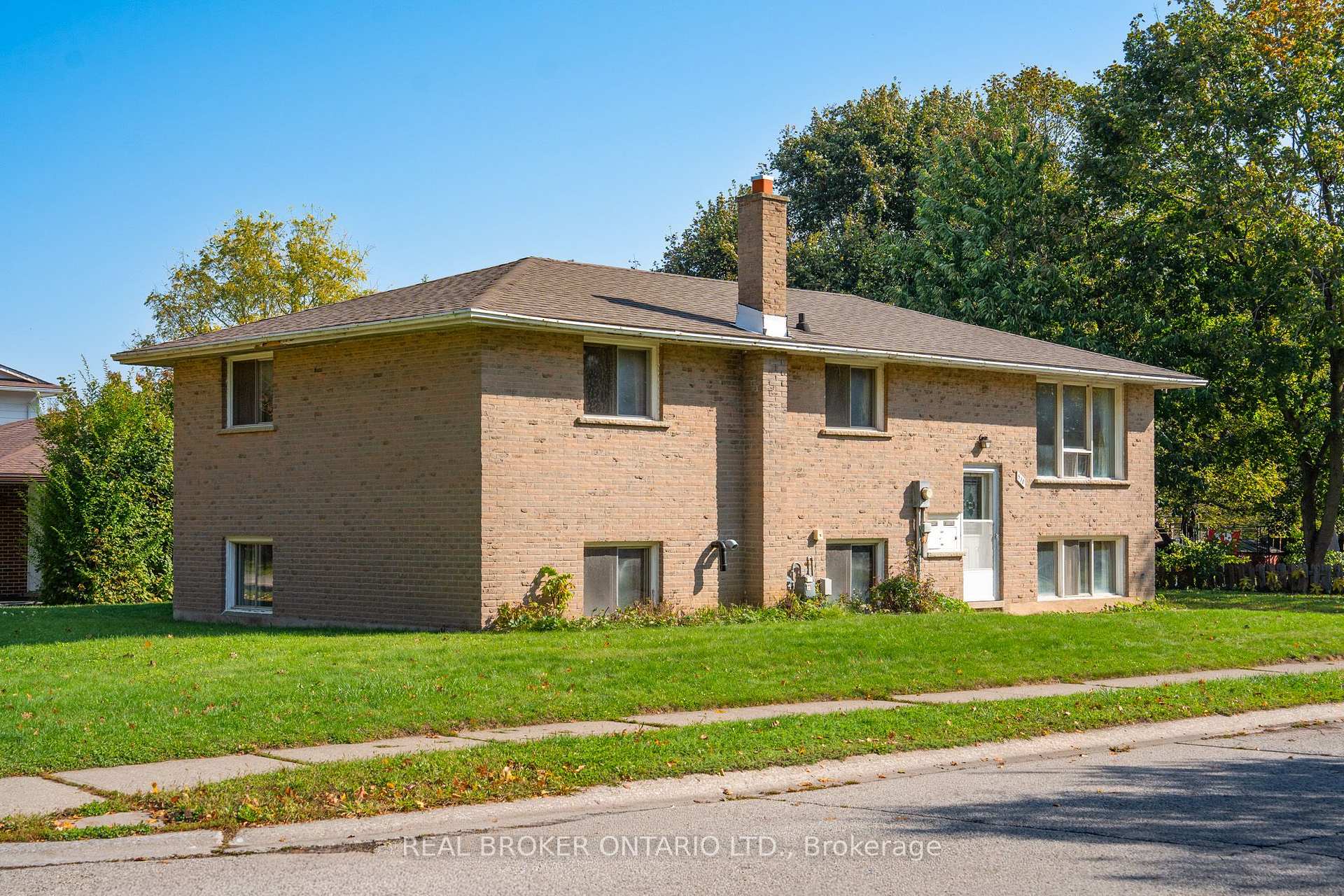 Photo 2 of 530 Glen Forrest Boulevard, Waterloo, Lakeshore Village — HOMEH