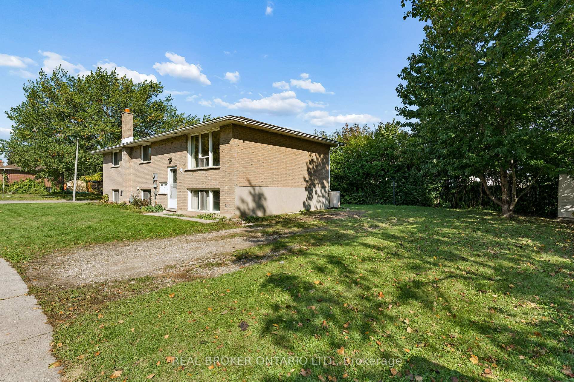 Photo 3 of 530 Glen Forrest Boulevard, Waterloo, Lakeshore Village — HOMEH
