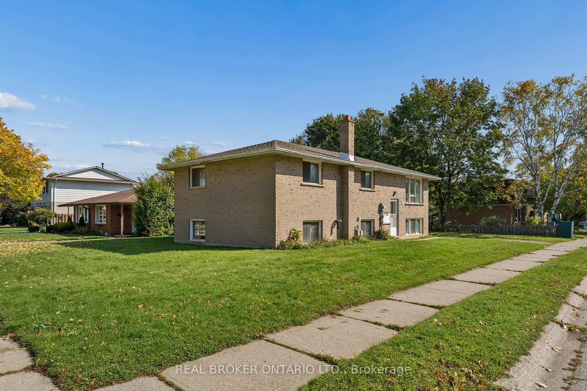 Photo 4 of 530 Glen Forrest Boulevard, Waterloo, Lakeshore Village — HOMEH